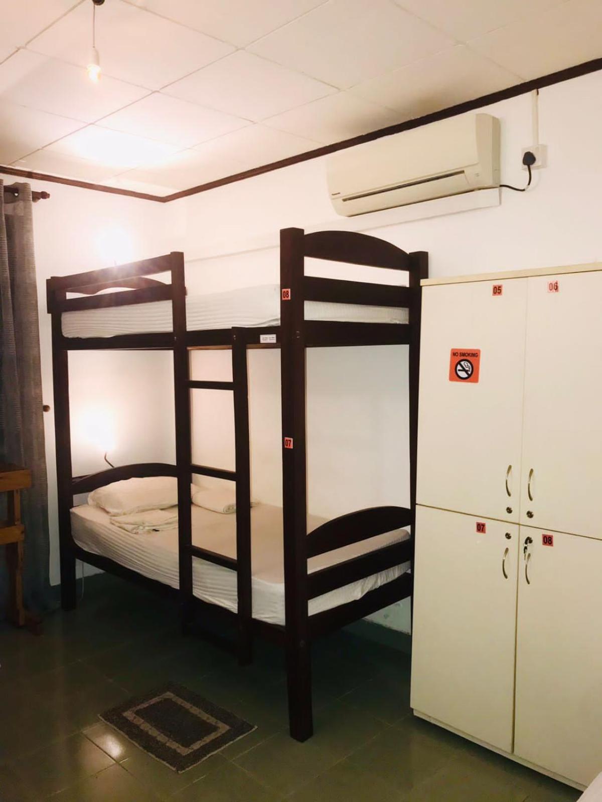 Sky Hostel Negombo Chambre photo